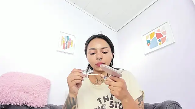 miss soffi  online show from November 2025 12:17:01 PM