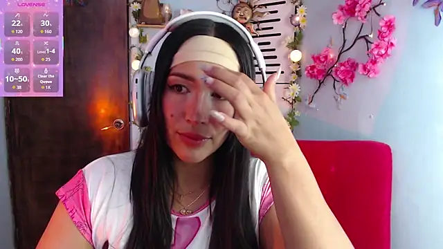 Snapshot of Lauraa22 chatting on March 2026 06:47:02 PM Lauraa22 online show from March 2026 06:47:02 PM