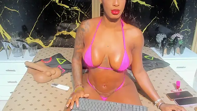 NahomyOwen online show from February 2026 12:28:02 PM