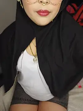 Snapshot of Hana___ chatting on May 2026 11:21:01 PM Hana online show from May 2026 11:21:01 PM