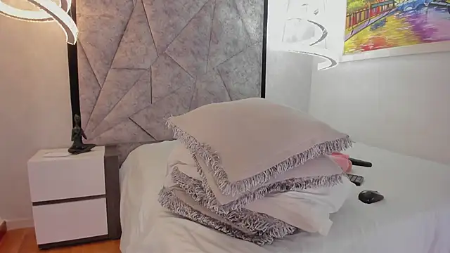 AmandaNordby  online show from January 2025 08:43:02 PM