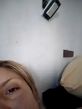Snapshot of La_pauli_latina chatting on June 2026 02:01:01 AM La pauli latina online show from June 2026 02:01:01 AM