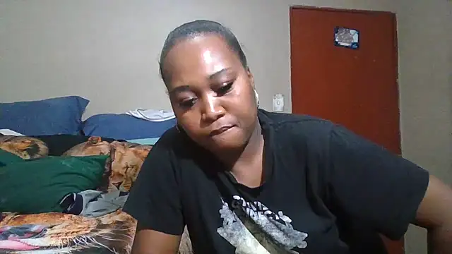 Snapshot of EbonySeductressx chatting on October 2025 05:47:02 PM EbonySeductressx online show from October 2025 05:47:02 PM