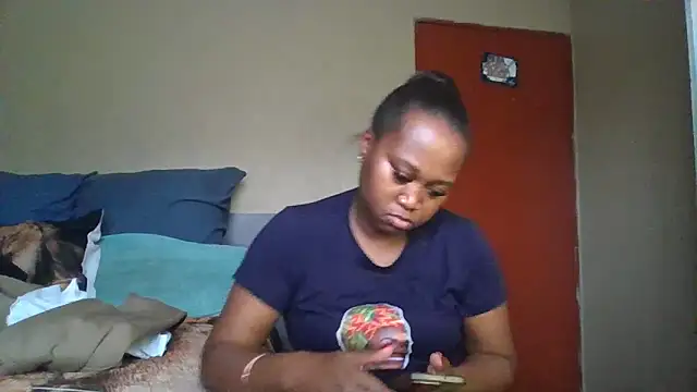 Snapshot of EbonySeductressx chatting on October 2025 12:05:02 PM EbonySeductressx online show from October 2025 12:05:02 PM