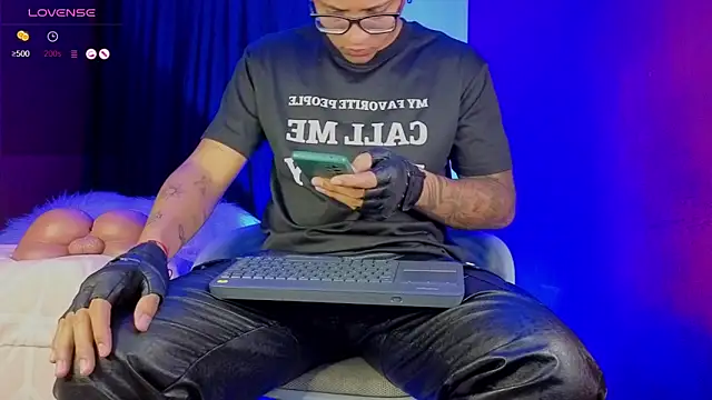 TomLover 12 online show from October 2025 11:35:02 PM