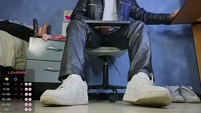 TomLover 12 online show from February 2026 02:15:02 PM