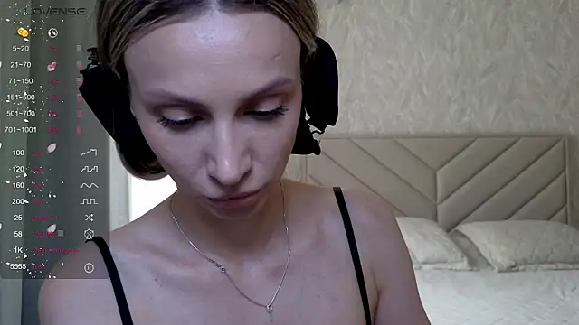 Snapshot of Alice_Wonders chatting on June 2026 07:00:01 AM Alice Wonders online show from June 2026 07:00:01 AM
