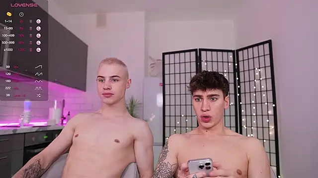 Snapshot of Evan__White_ chatting on December 2024 05:35:02 PM Evan  White  online show from December 2024 05:35:02 PM