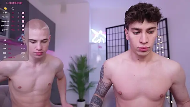 Snapshot of Evan__White_ chatting on December 2024 08:09:02 AM Evan  White  online show from December 2024 08:09:02 AM