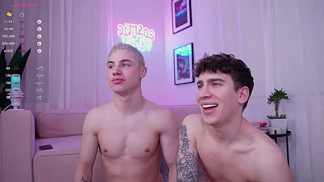 Snapshot of Evan__White_ chatting on February 2025 04:50:02 PM Evan  White  online show from February 2025 04:50:02 PM