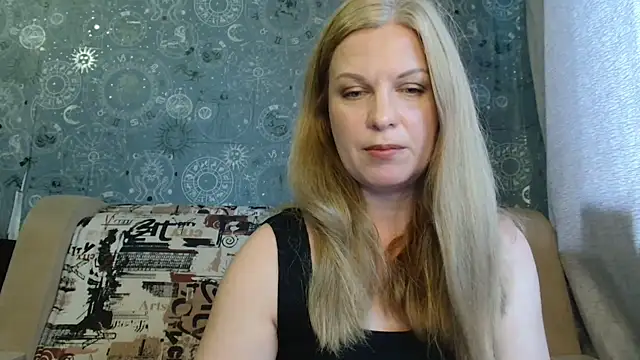 Snapshot of BlondeFox chatting on June 2026 02:53:01 AM BlondeFox online show from June 2026 02:53:01 AM