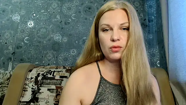 Snapshot of BlondeFox chatting on June 2026 03:07:01 AM BlondeFox online show from June 2026 03:07:01 AM
