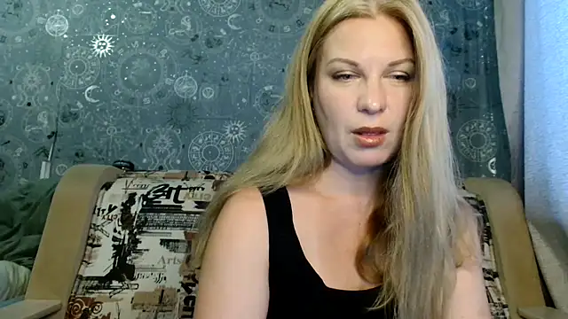 Snapshot of BlondeFox chatting on July 2026 04:10:02 AM BlondeFox online show from July 2026 04:10:02 AM