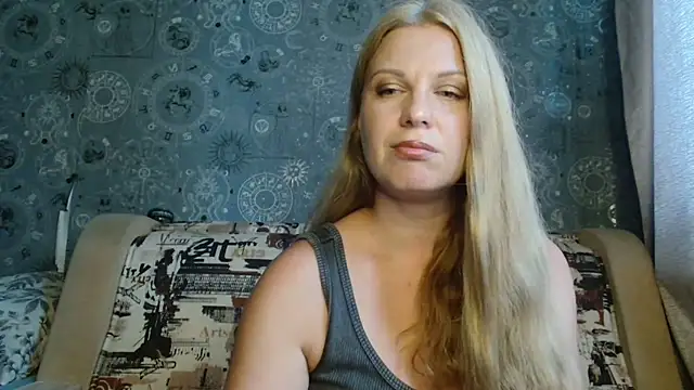 Snapshot of BlondeFox chatting on August 2026 05:39:02 AM BlondeFox online show from August 2026 05:39:02 AM
