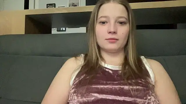 Snapshot of CharmingSarah chatting on February 2025 06:20:01 PM CharmingSarah online show from February 2025 06:20:01 PM