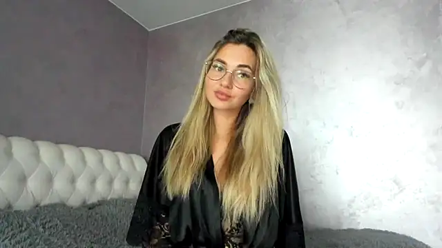 Snapshot of _DarkRose_ chatting on September 2025 10:09:01 AM DarkRose online show from September 2025 10:09:01 AM