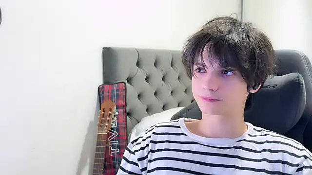 Snapshot of SasukeUhchiaa chatting on December 2024 01:14:01 AM SasukeUhchiaa online show from December 2024 01:14:01 AM