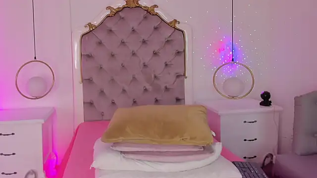 Meredit Lane online show from November 2025 07:47:02 PM