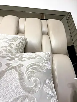 Snapshot of ALISSON_FOXXX1 chatting on December 2025 11:32:01 PM ALISSON FOXXX1 online show from December 2025 11:32:01 PM