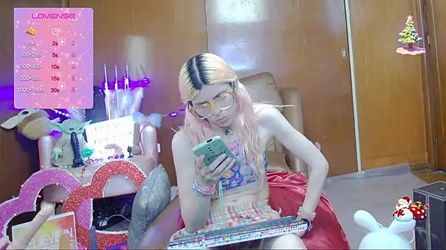 Skinygirl online show from March 2025 01:03:02 AM