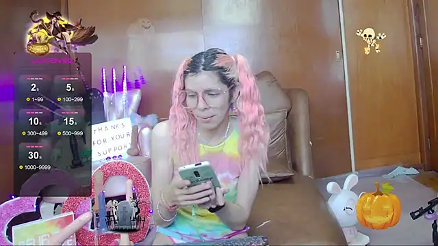 Skinygirl online show from November 2025 07:05:01 PM