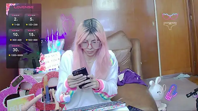 Skinygirl online show from November 2025 04:29:02 PM