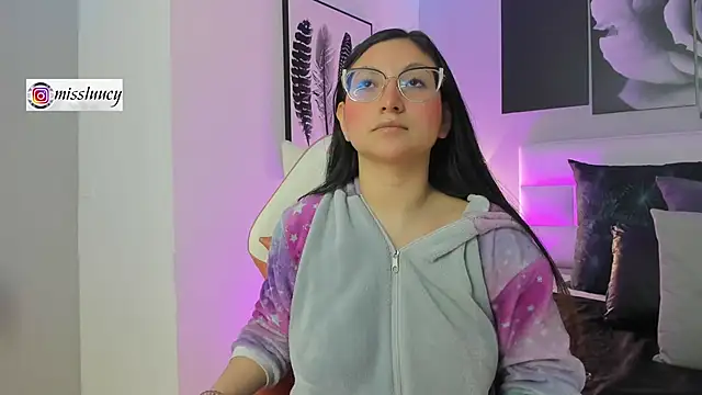 lucy neil online show from September 2025 07:06:02 PM