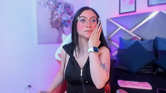 lucy neil online show from October 2025 02:32:02 AM