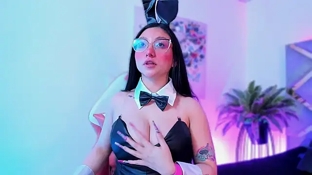 lucy neil online show from November 2025 02:35:02 AM