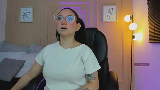 lucy neil online show from February 2026 02:38:02 AM