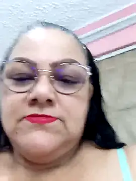 Snapshot of mommy_cute chatting on September 2025 03:17:02 AM mommy cute online show from September 2025 03:17:02 AM