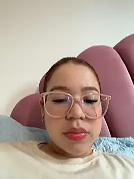 Lucyklein2022 online show from March 2026 05:41:01 PM