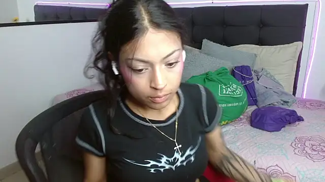 Snapshot of vaness_weet chatting on May 2026 10:18:01 PM vaness weet online show from May 2026 10:18:01 PM
