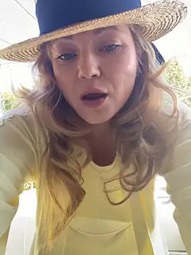 Lady  Maria online show from April 2026 10:27:02 AM