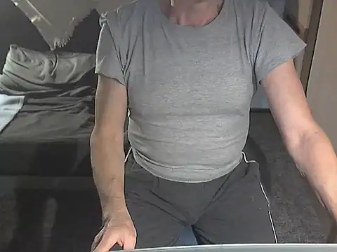 kiam471 online show from December 2024 07:20:01 PM