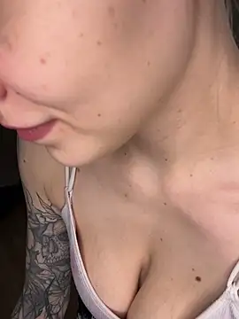 Snapshot of _D_Love_ chatting on December 2024 04:04:01 PM D Love online show from December 2024 04:04:01 PM