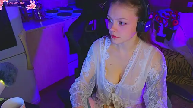 Snapshot of _D_Love_ chatting on November 2025 12:07:01 PM D Love online show from November 2025 12:07:01 PM