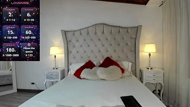 Naughtykitty4 online show from October 2025 10:19:01 PM