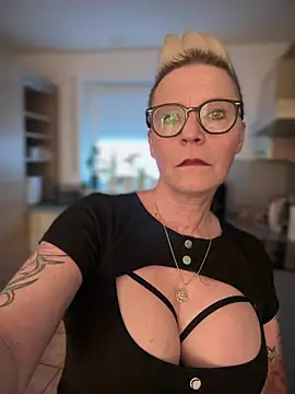 German Milf online show from January 2025 01:47:01 PM
