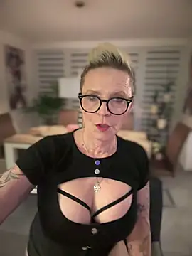 German Milf online show from February 2025 06:15:02 PM