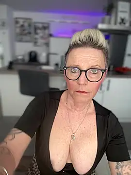 German Milf online show from February 2025 02:04:02 PM