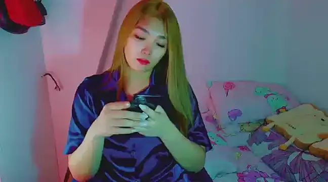 TR4NSCUTI3 online show from December 2024 08:48:01 PM