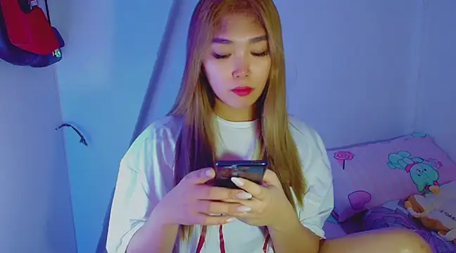 TR4NSCUTI3 online show from December 2024 08:04:01 PM