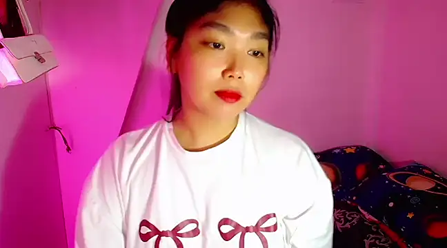 TR4NSCUTI3 online show from February 2025 09:48:01 PM