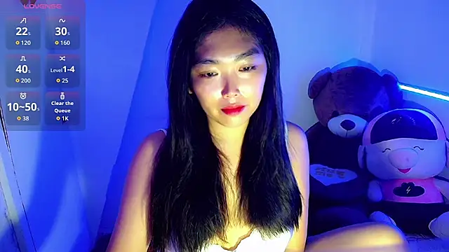 TR4NSCUTI3 online show from September 2025 10:36:01 AM