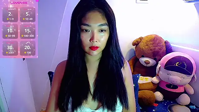 TR4NSCUTI3 online show from October 2025 07:23:02 PM