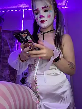 Snapshot of Cutiepiespanks chatting on October 2025 10:44:02 PM Cutiepiespanks online show from October 2025 10:44:02 PM