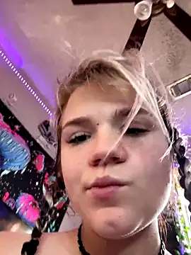 Snapshot of Cutiepiespanks chatting on November 2025 08:16:01 PM Cutiepiespanks online show from November 2025 08:16:01 PM