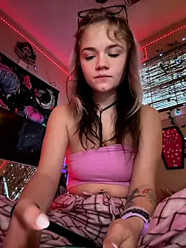 Snapshot of Cutiepiespanks chatting on December 2025 01:17:04 PM Cutiepiespanks online show from December 2025 01:17:04 PM