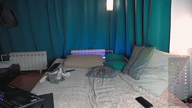 Snapshot of VIktorSecret chatting on November 2025 04:44:02 AM VIktorSecret online show from November 2025 04:44:02 AM